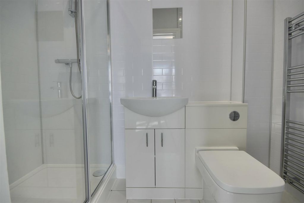 Additional image 8 of 2 bed flat for saleEast Street, Havant PO9