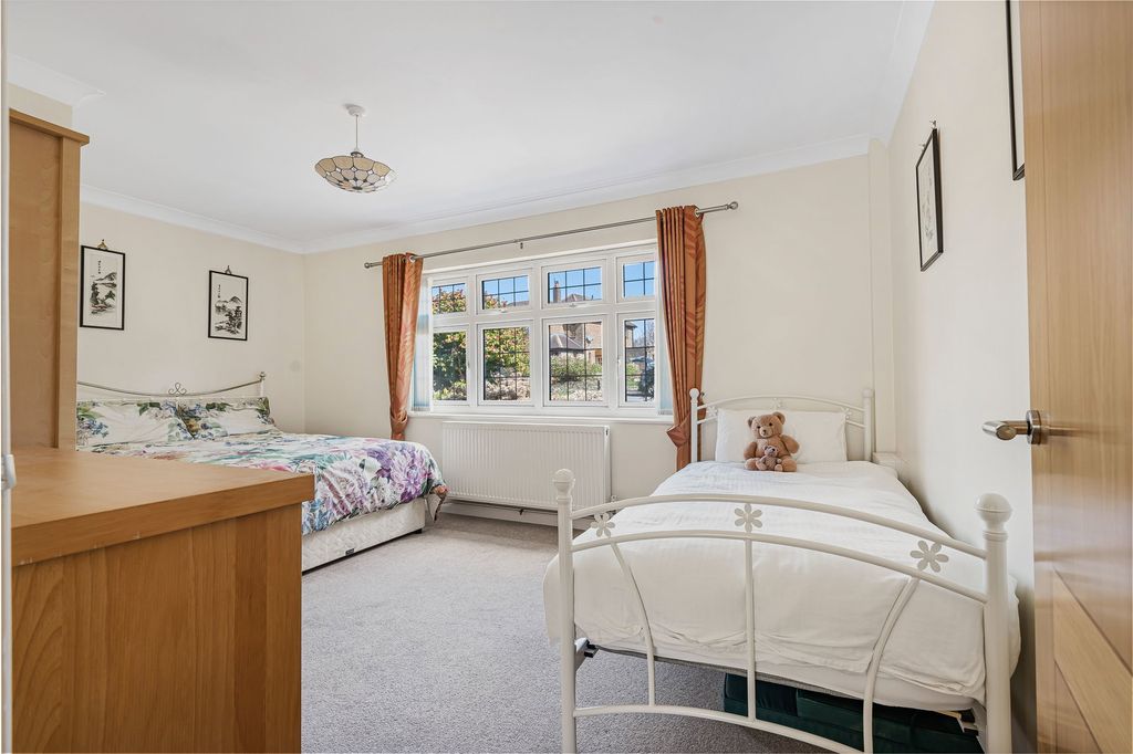 Additional image 14 of 3 bed bungalow for saleChesworth Close, Horsham, West Sussex RH13
