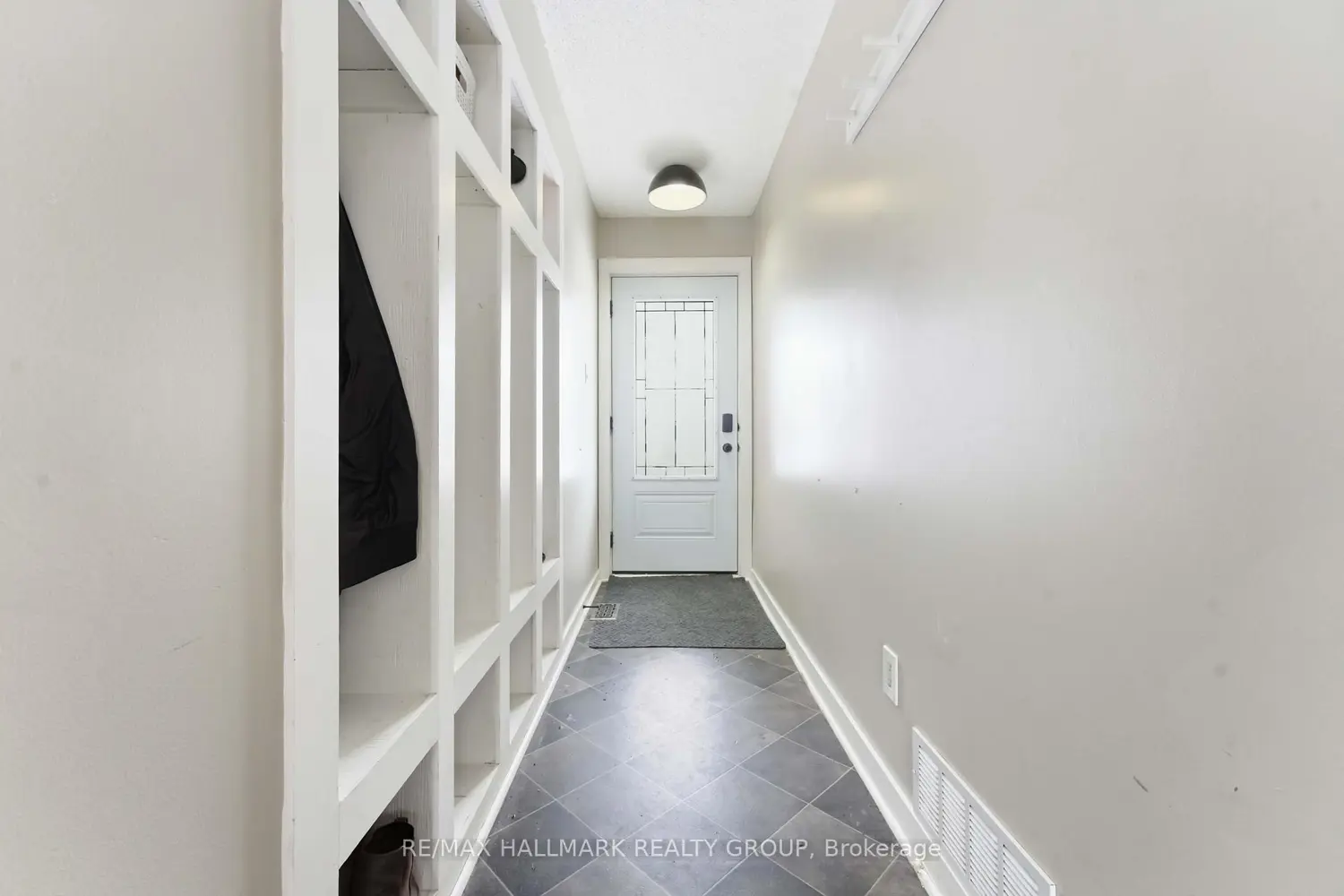 1091 Burgundy Lane photo 4