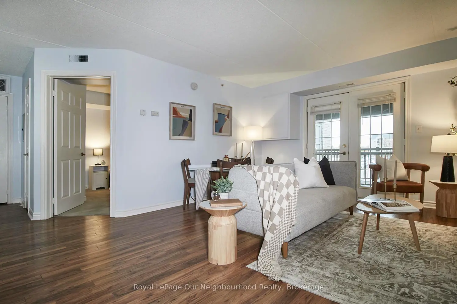 1431 Walkers Line 208 photo 5