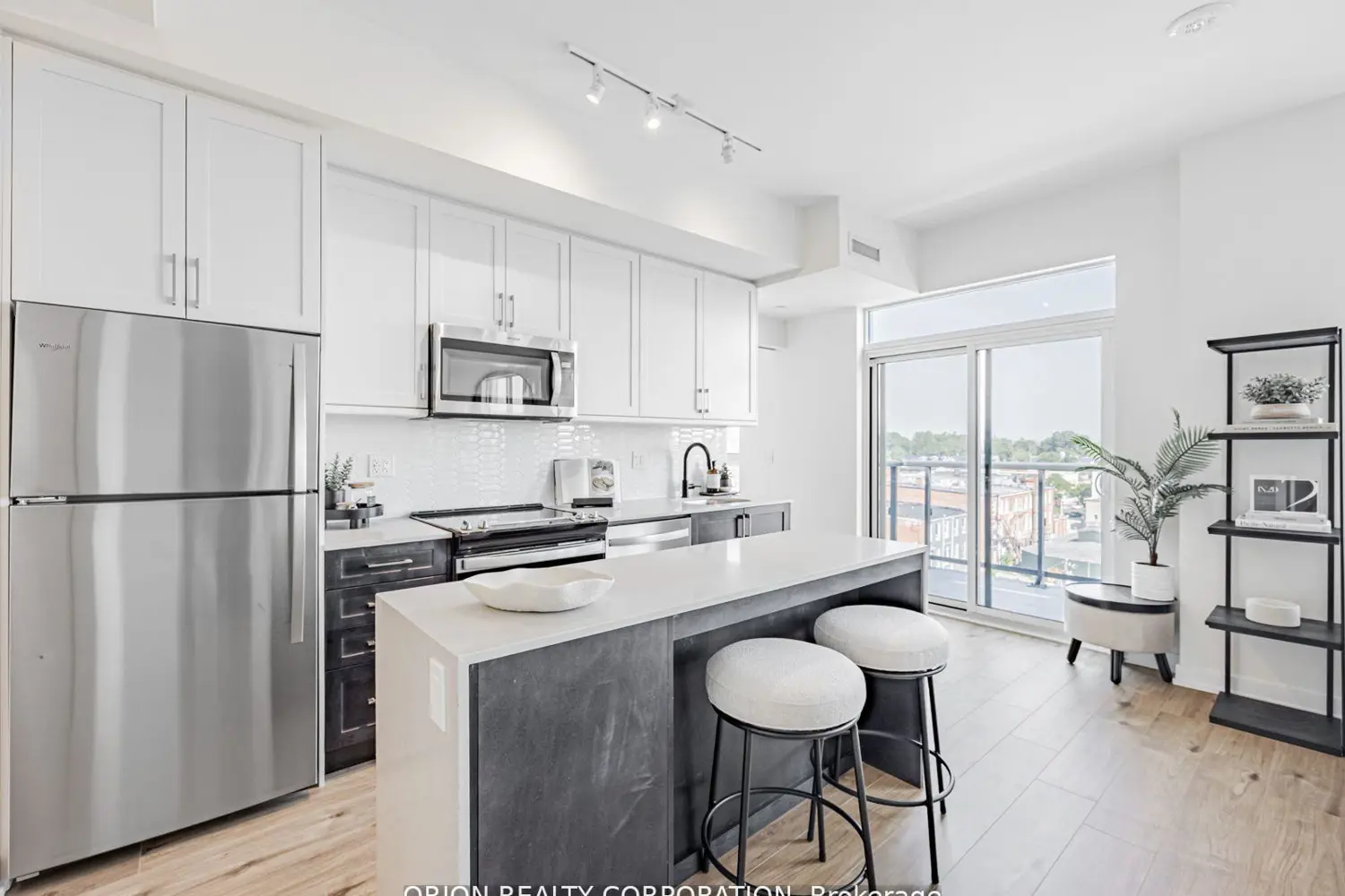 201 Brock Street 517 photo 2