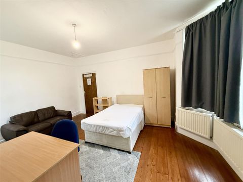 Cowley Road, Uxbridge UB8, Room to rent