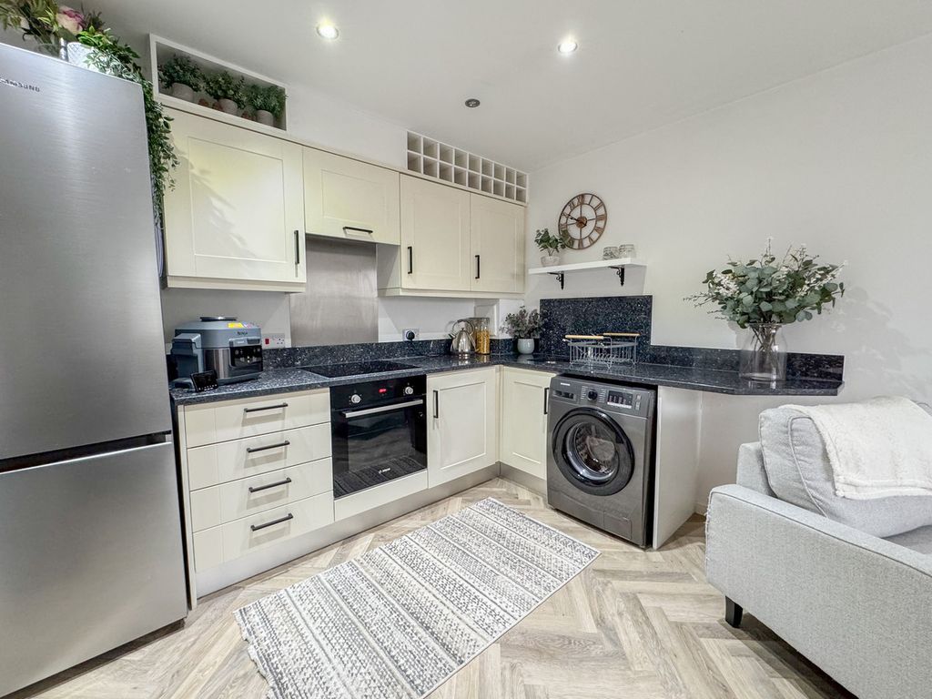 Additional image 4 of 1 bed flat for saleAspen Green, Ashingdon Road, Rochford SS4