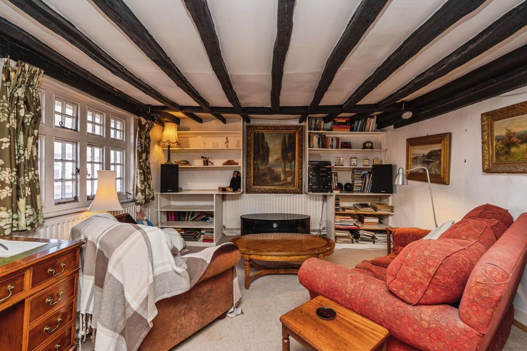 Additional image 5 of 2 bed flat for salePetworth Road, Haslemere, Surrey GU27