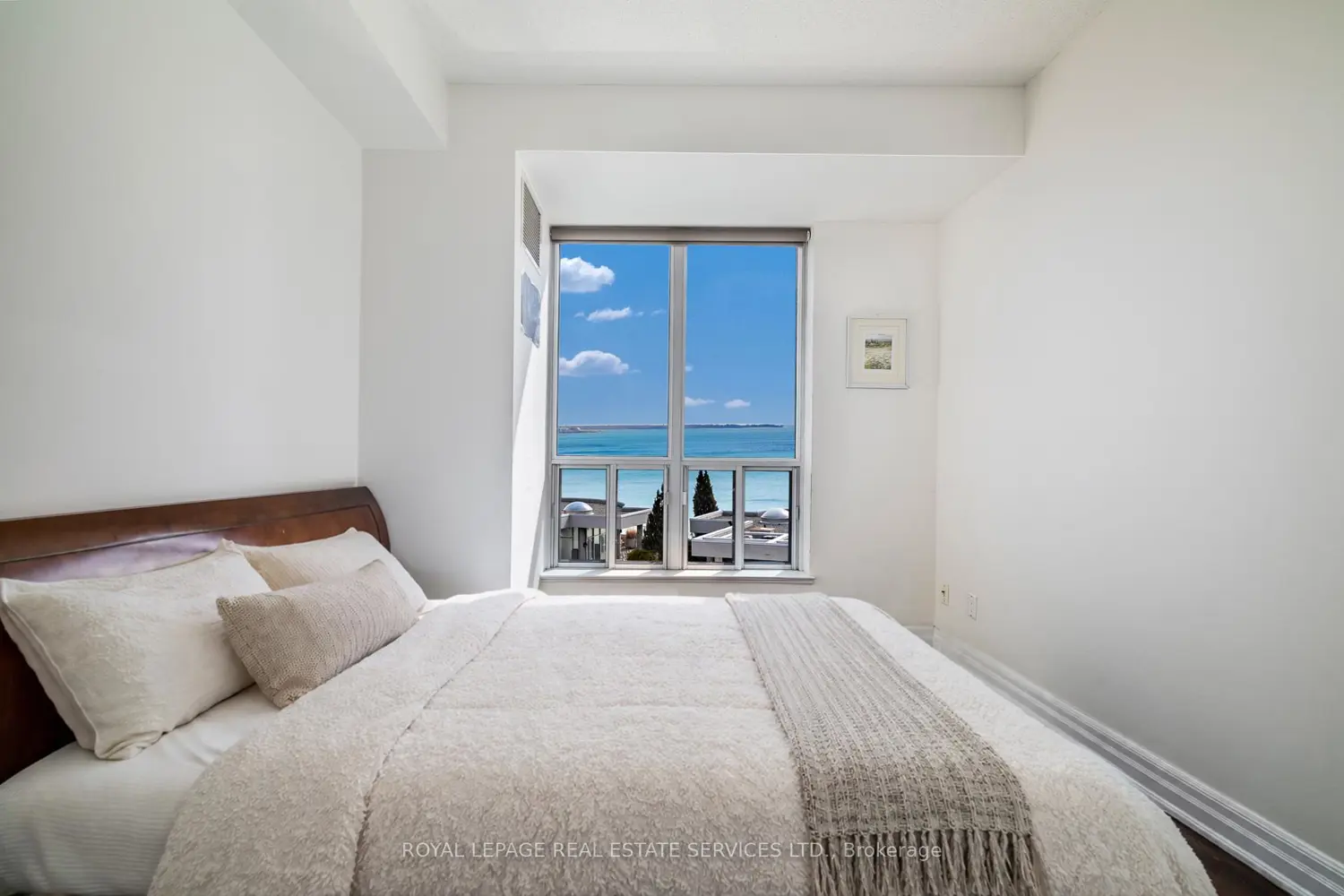 2087 Lake Shore Boulevard 1504 photo 4