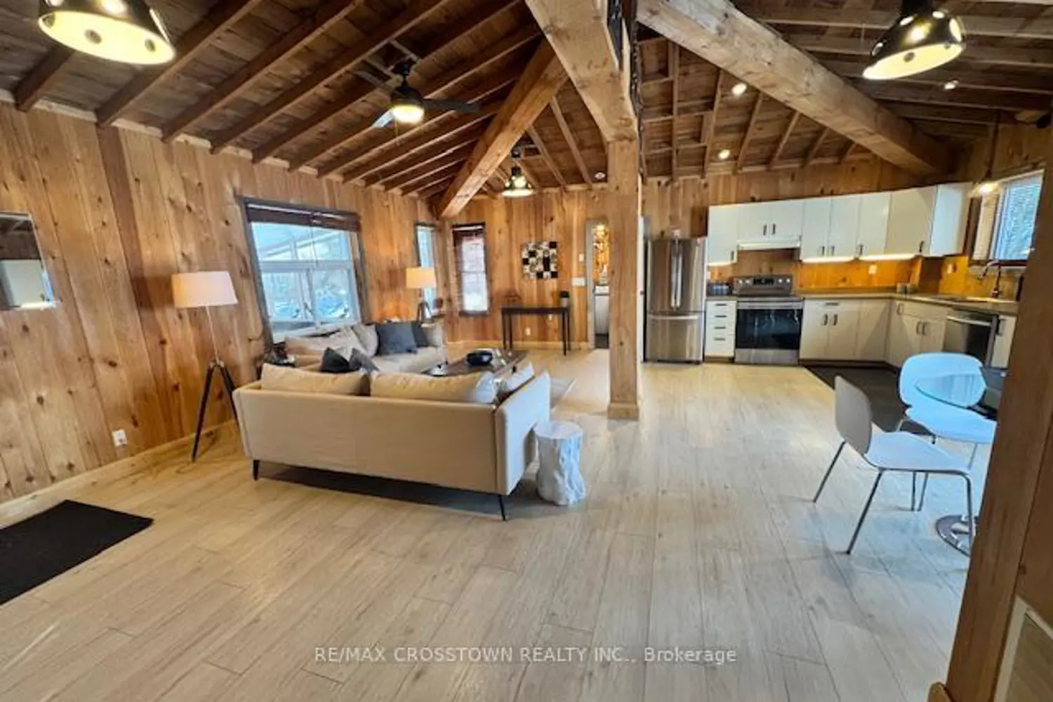 1056 Elm Road photo 5