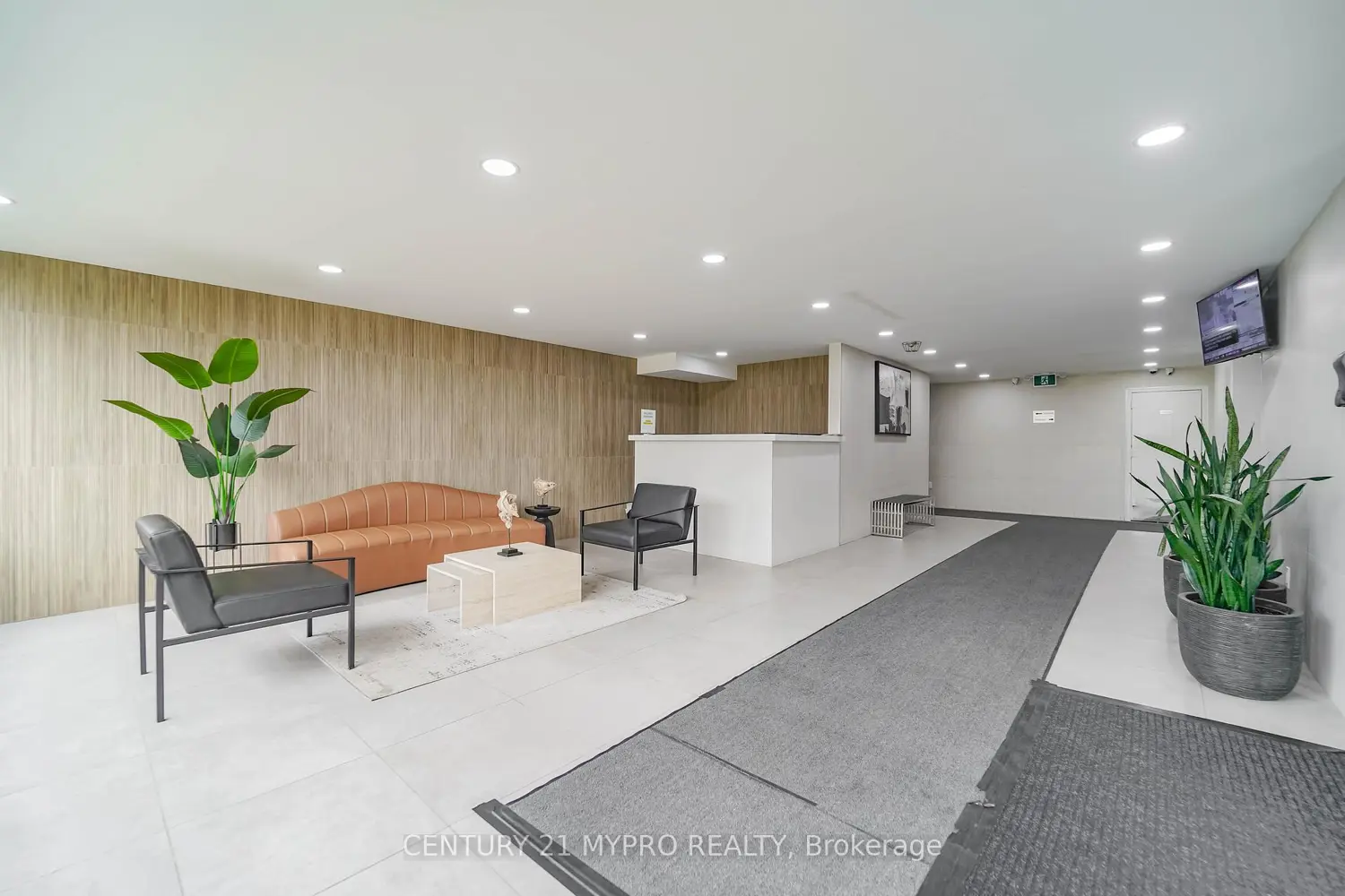 100 Echo Point 1708