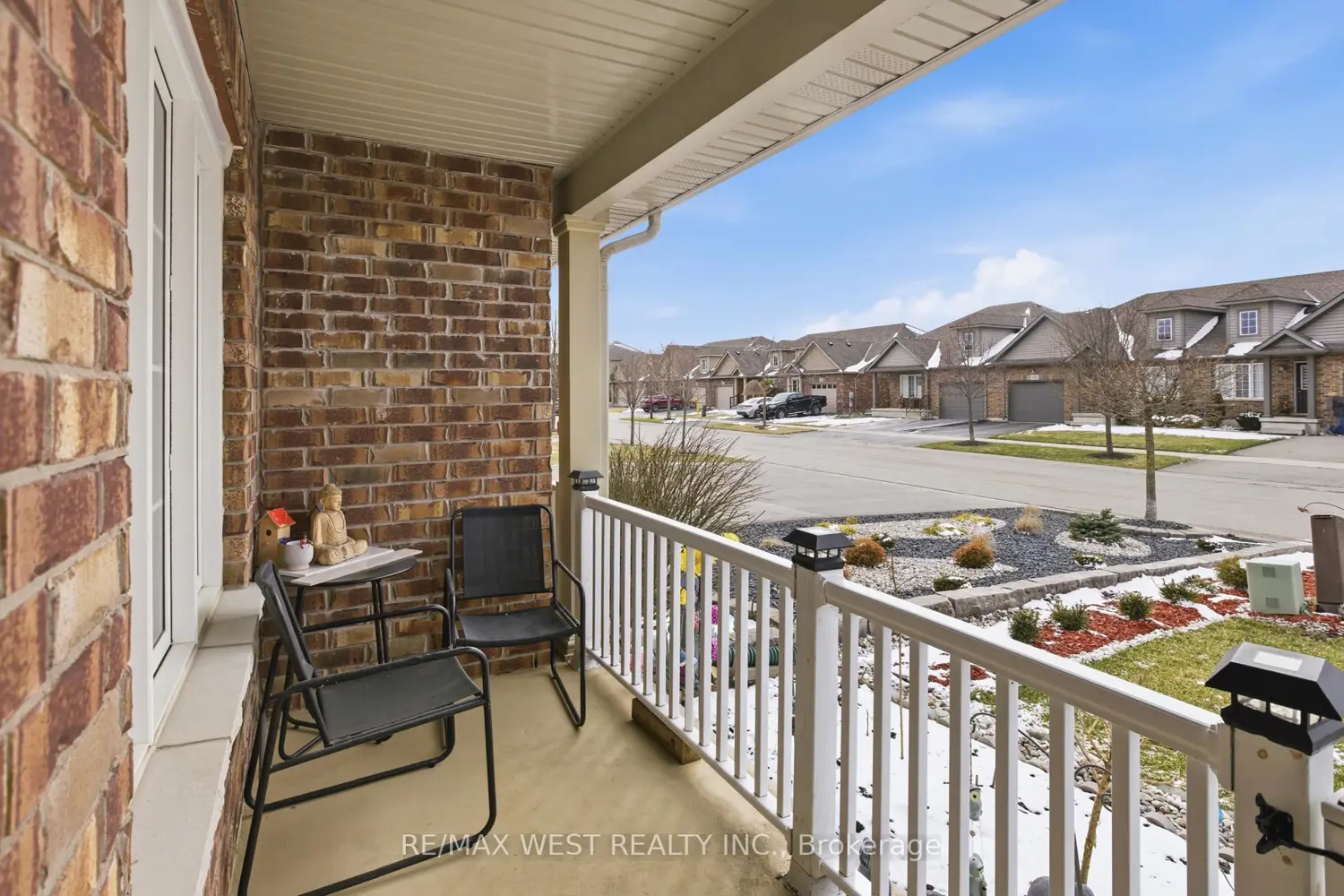 170 Silverwood Avenue photo 2