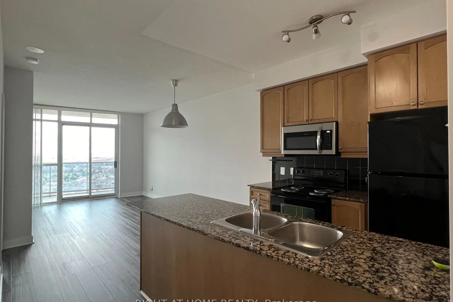 80 Absolute Avenue 2101 photo 3