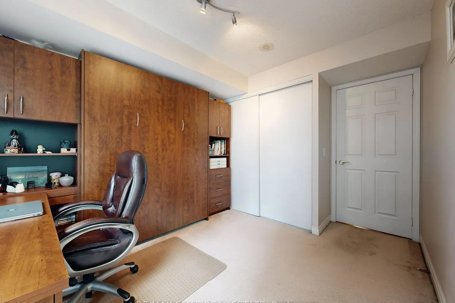 Additional image 11 of 30 Grand Trunk Crescent 1806