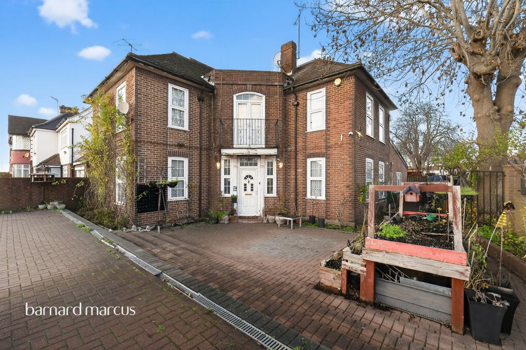 7 bed detached house for saleGreat West Road, Hounslow TW5