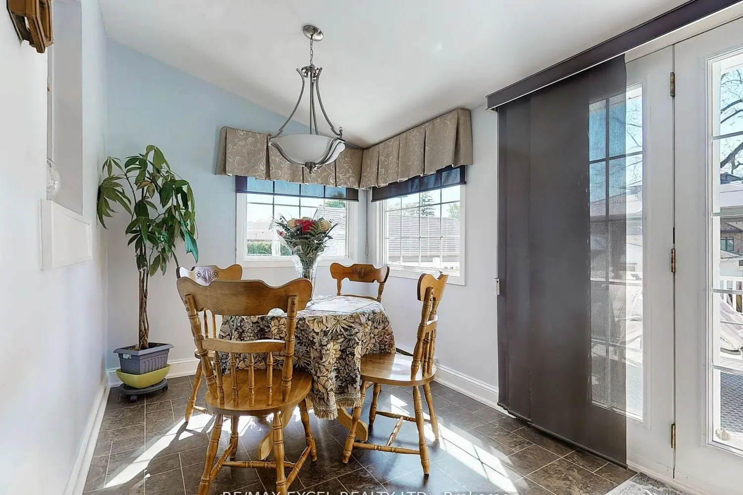341 Richmond Street photo 4