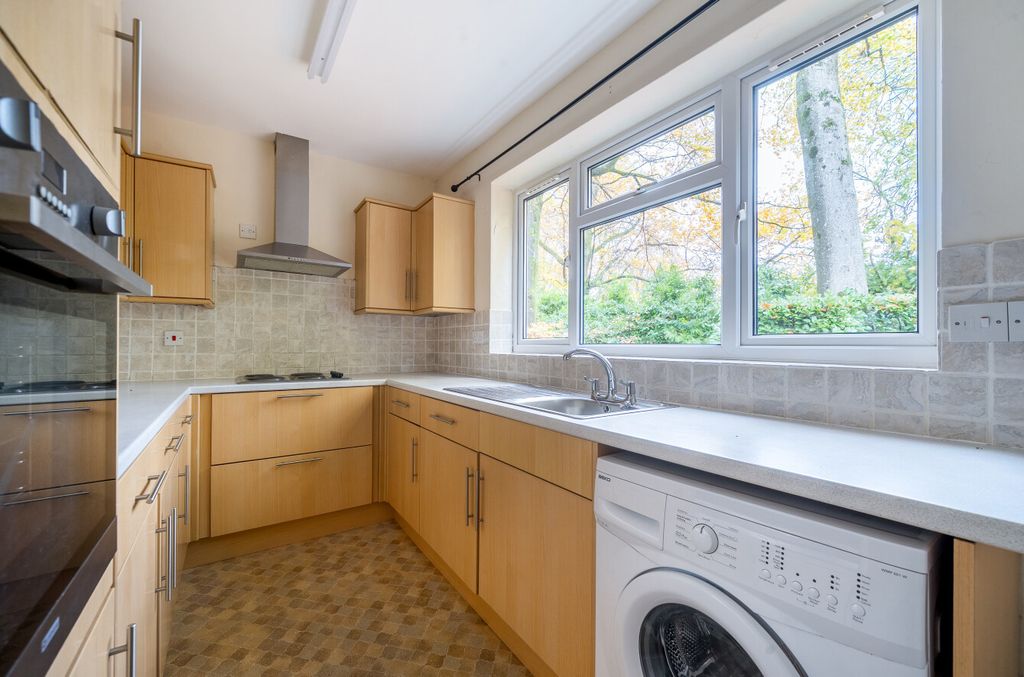 Additional image 6 of 2 bed flat for saleHindhead, Surrey GU26