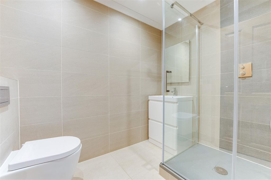 Additional image 9 of 5 bed detached house for saleWoodlands Drive, Hoddesdon EN11