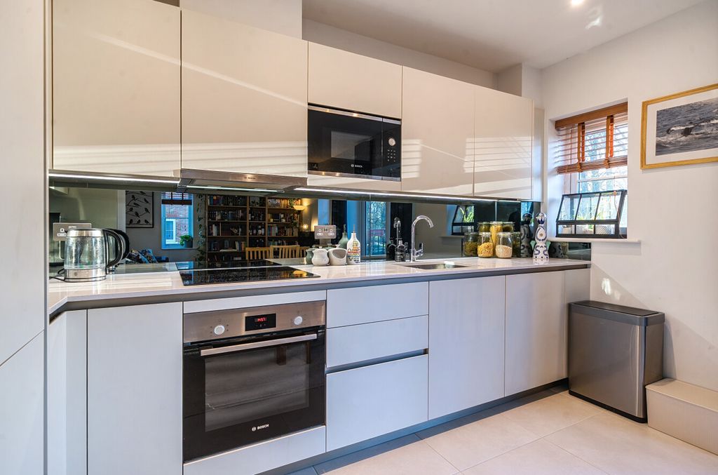 Additional image 4 of 2 bed flat for saleAspen Road, High Wycombe, Buckinghamshire HP10