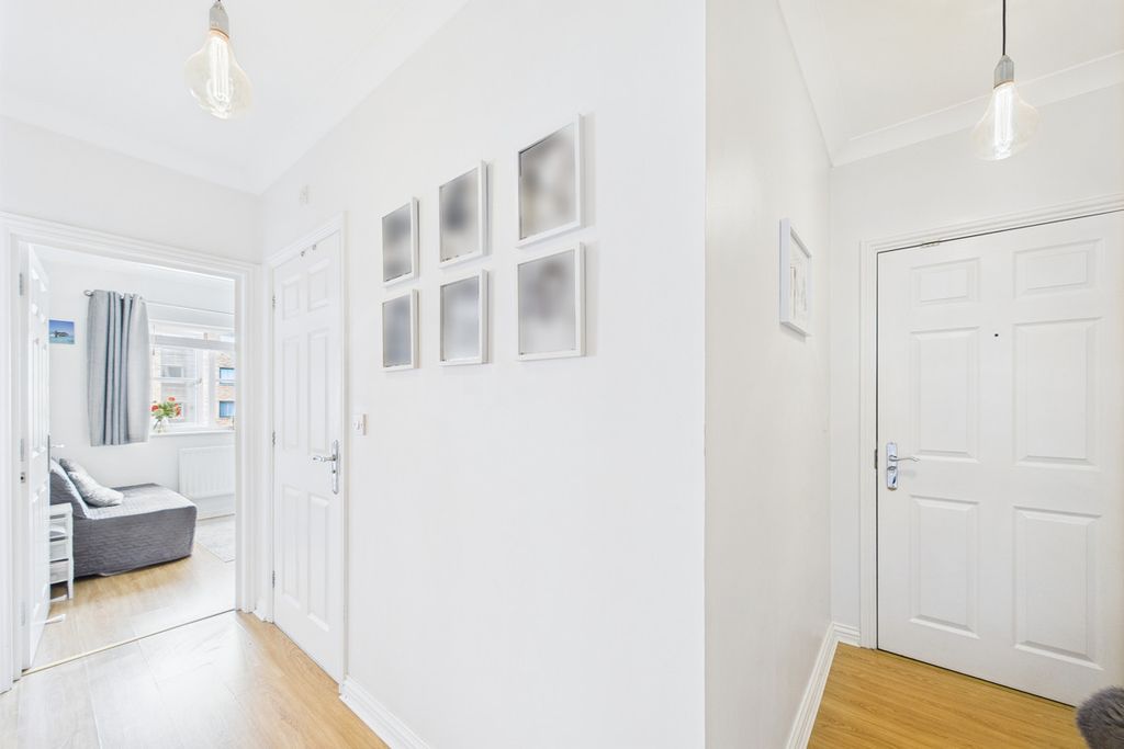 Additional image 13 of 2 bed flat for saleStationers Place, Hemel Hempstead HP3