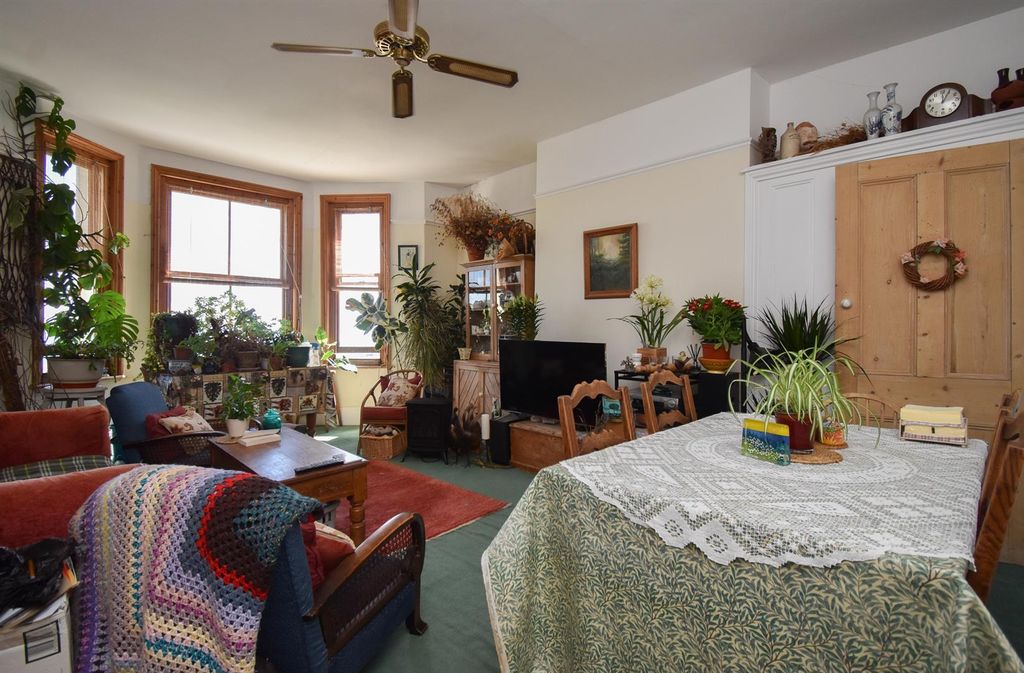 3 bed flat for saleSt. Pauls Place, St. Leonards-On-Sea TN37