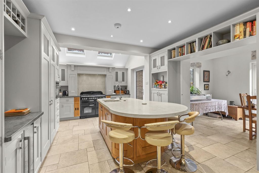 Additional image 4 of 5 bed detached house for saleMarlow Road, High Wycombe HP11
