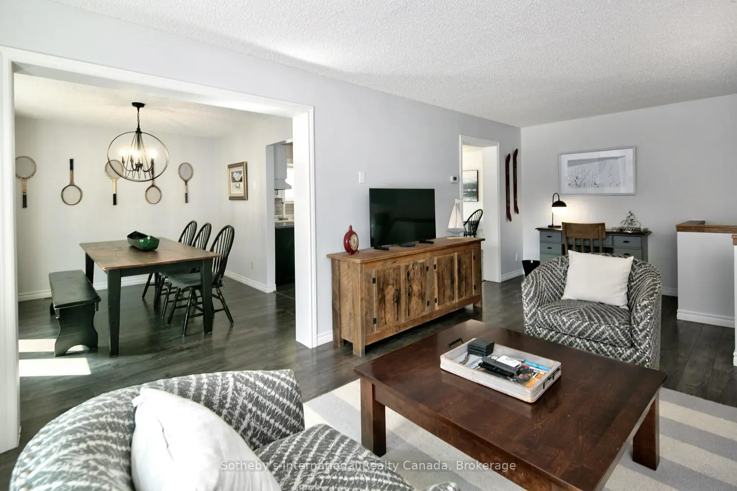 26 Middle Avenue photo 3