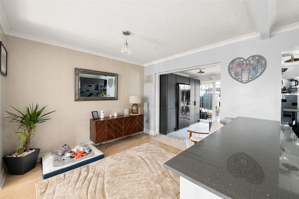 Additional image 4 of 5 bed semi-detached house for saleBotwell Lane, Hayes UB3