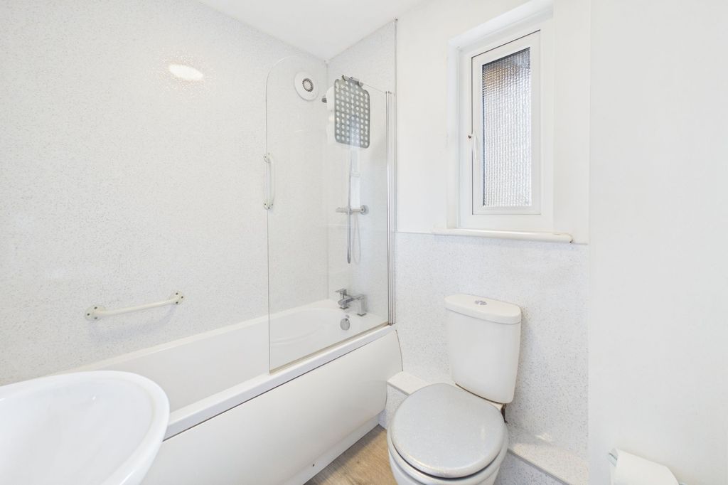 Additional image 17 of 2 bed flat for sale17 Howe Gardens, Kendal LA9