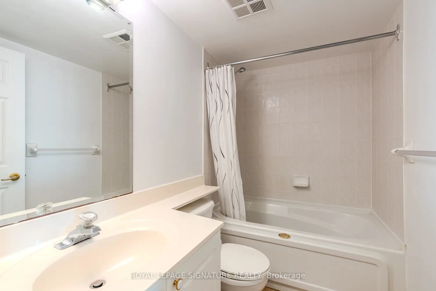 1 Lee Centre Drive 1203 photo 4