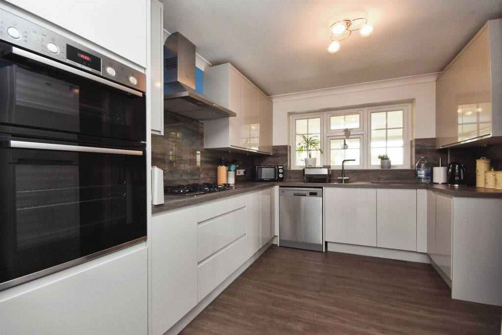 3 bed detached bungalow for saleMallows Field, Halstead CO9