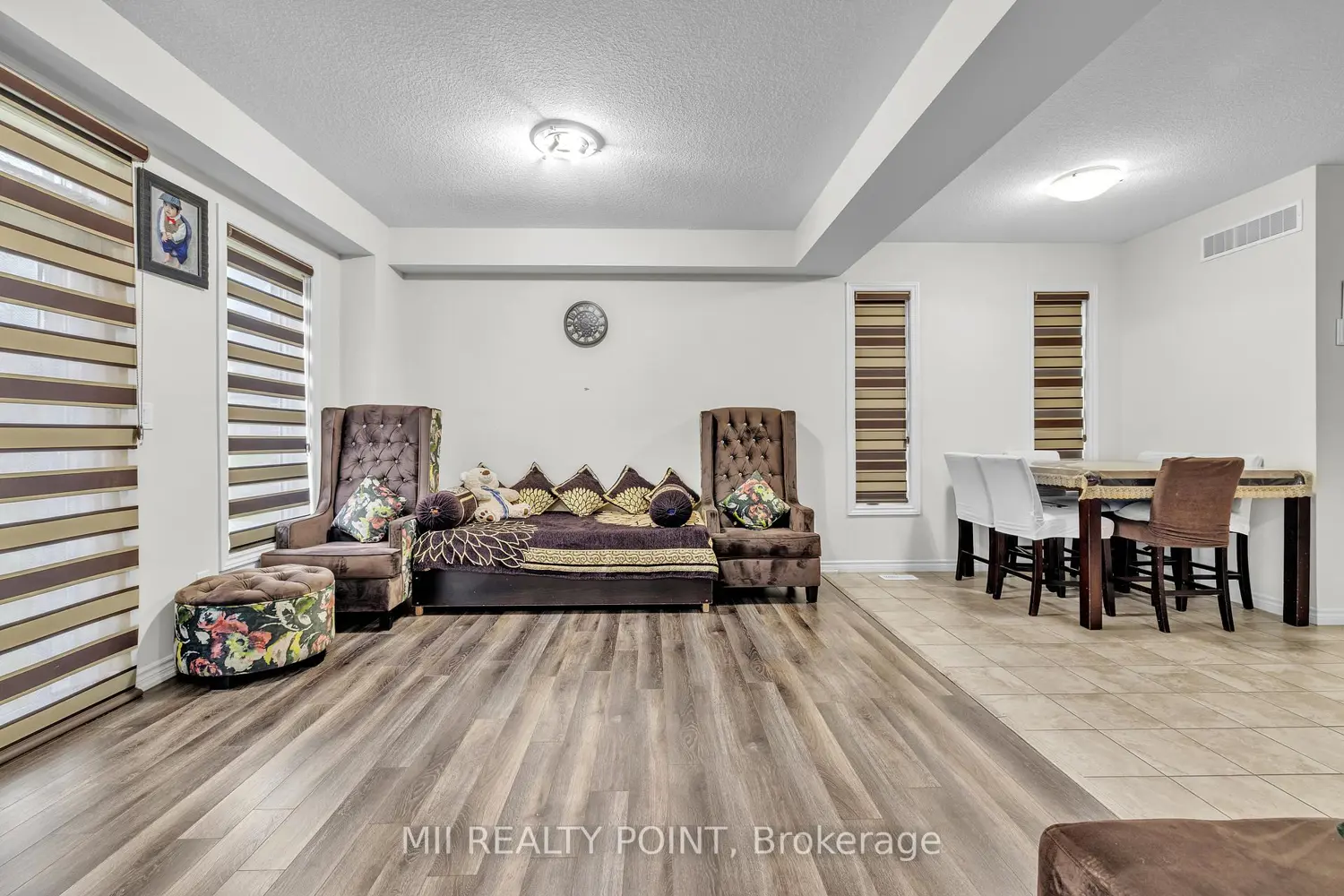 145 Links Crescent photo 4