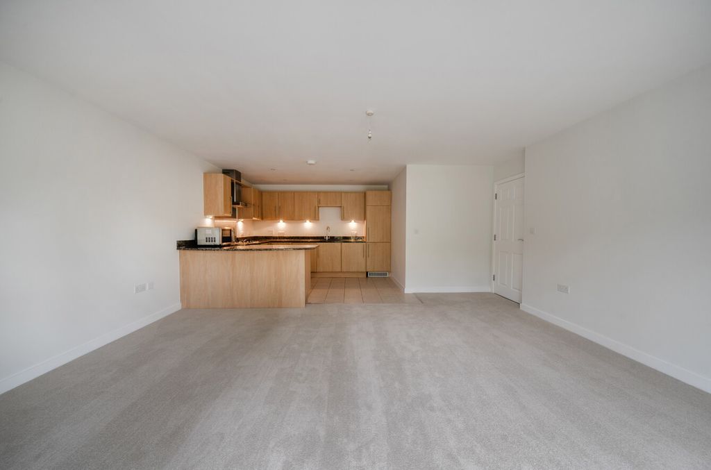 Additional image 15 of 2 bed flat for saleBeacon Crescent, Hindhead, Surrey GU26