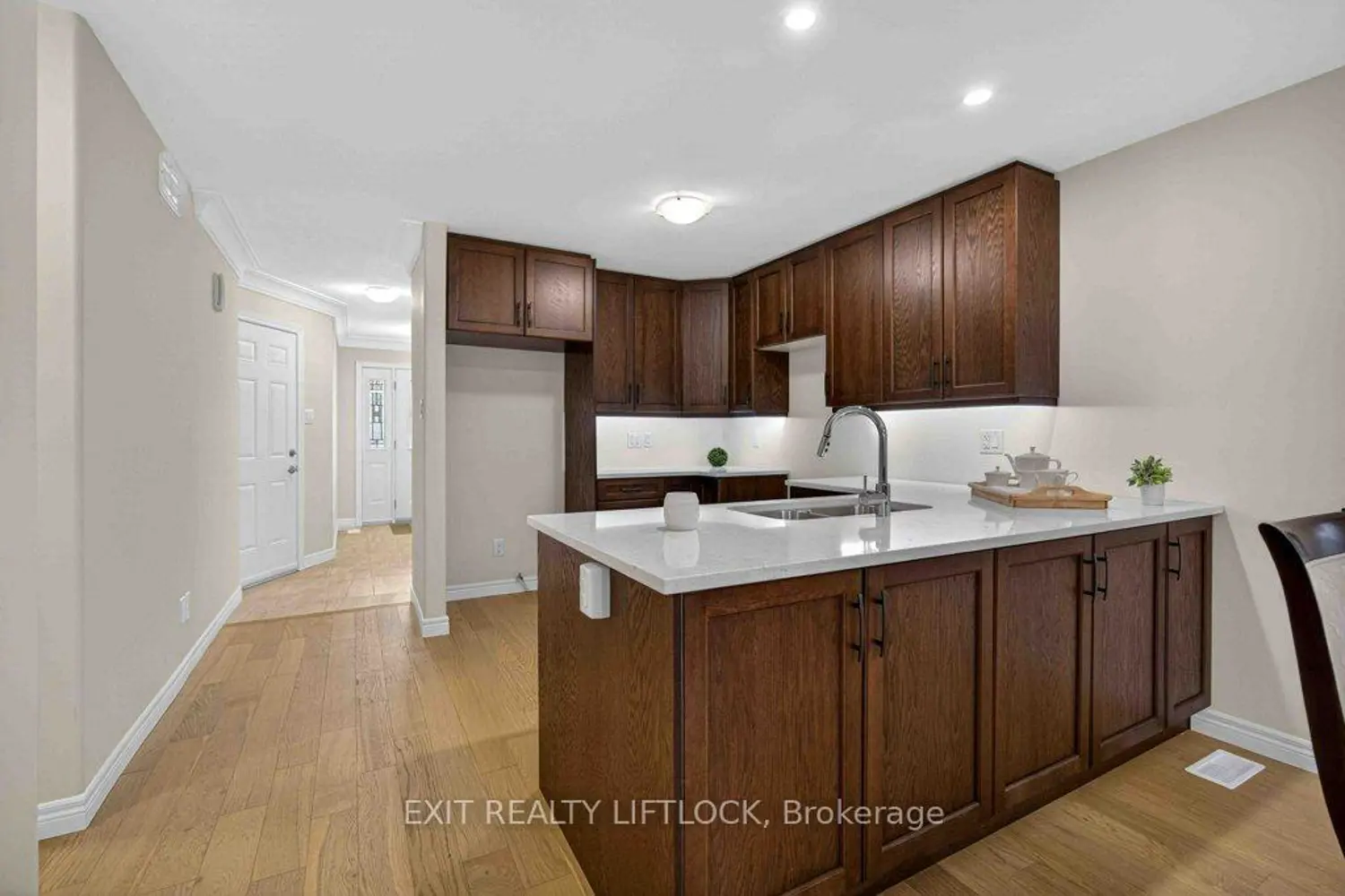 320 Mullighan Gardens photo 5