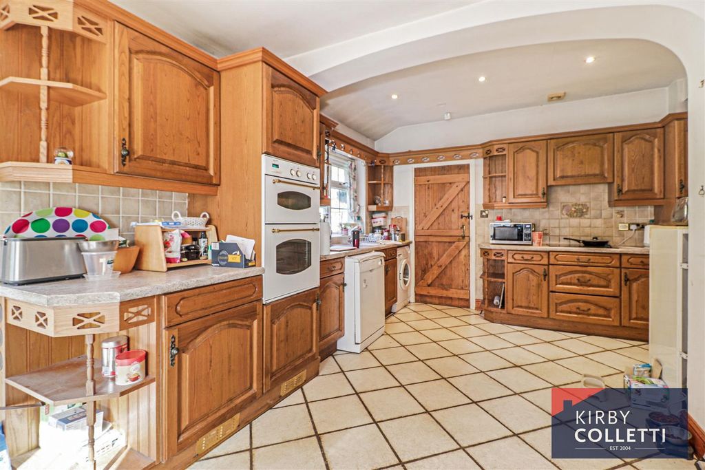 Additional image 7 of 4 bed semi-detached house for saleGoose Green, Hoddesdon EN11