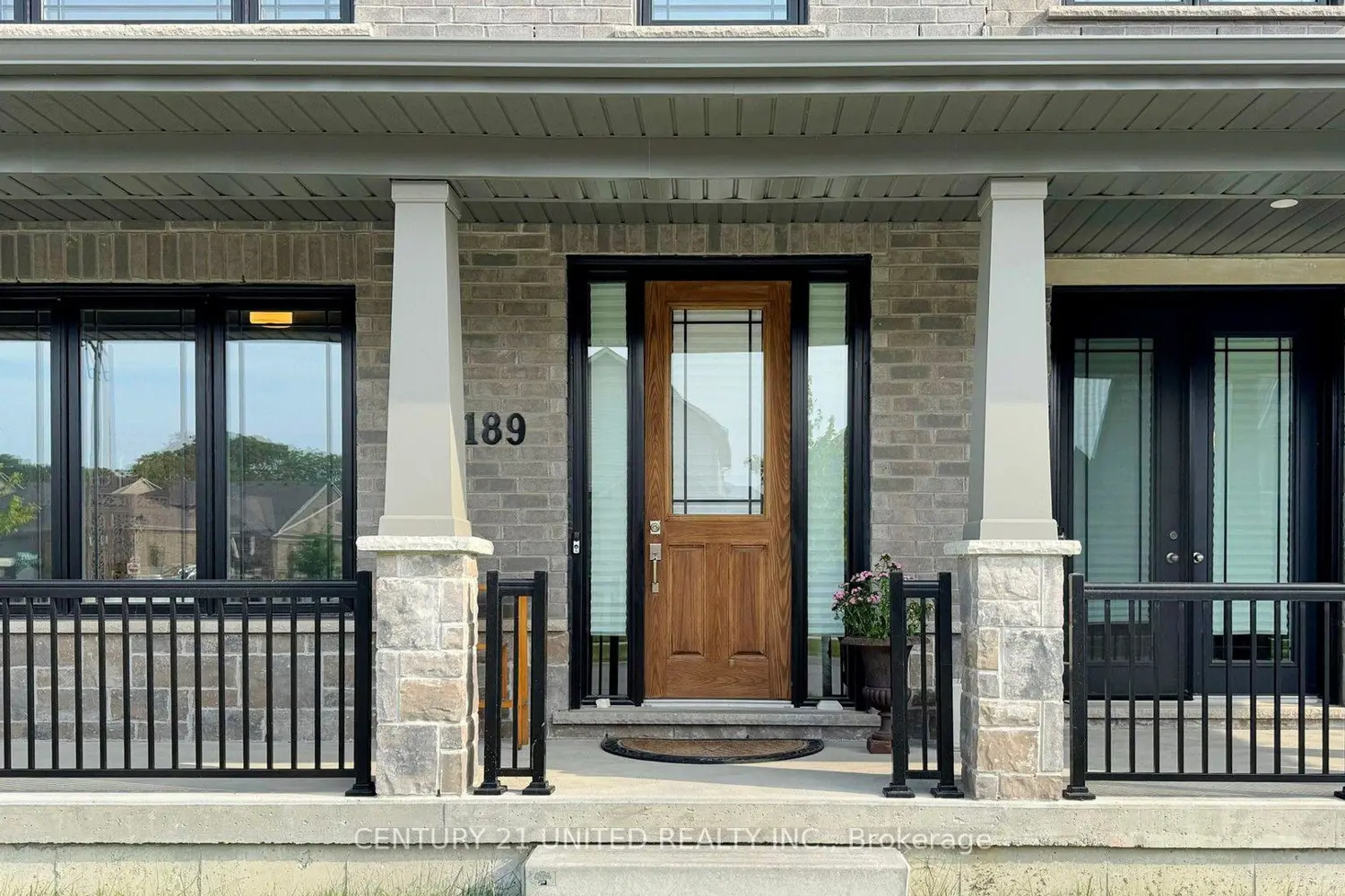 189 Strachan Street photo 2