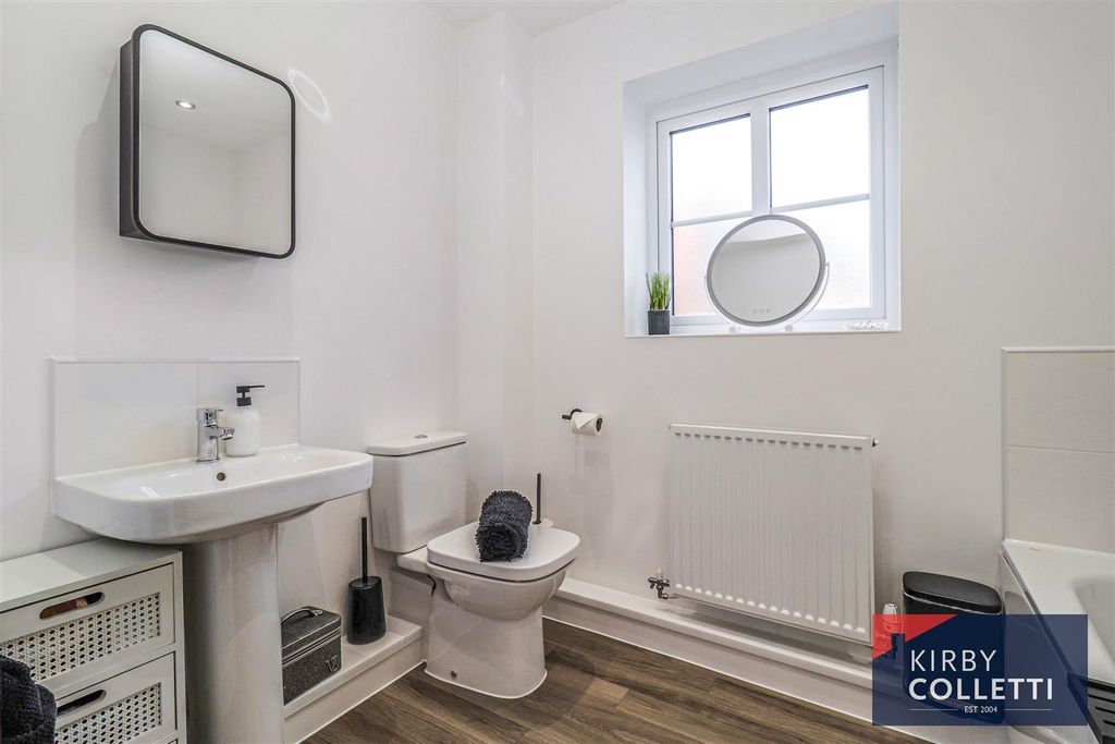 Additional image 14 of 2 bed flat for saleSchofield Way, Hoddesdon EN11