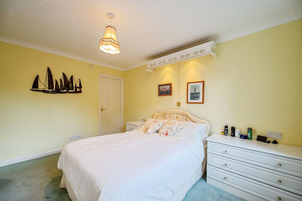 Additional image 15 of 3 bed flat for saleSea Front, Hayling Island, Hampshire PO11