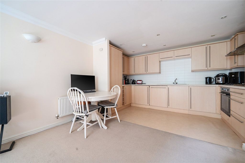 Additional image 9 of 2 bed flat for saleHaslemere, Surrey GU27