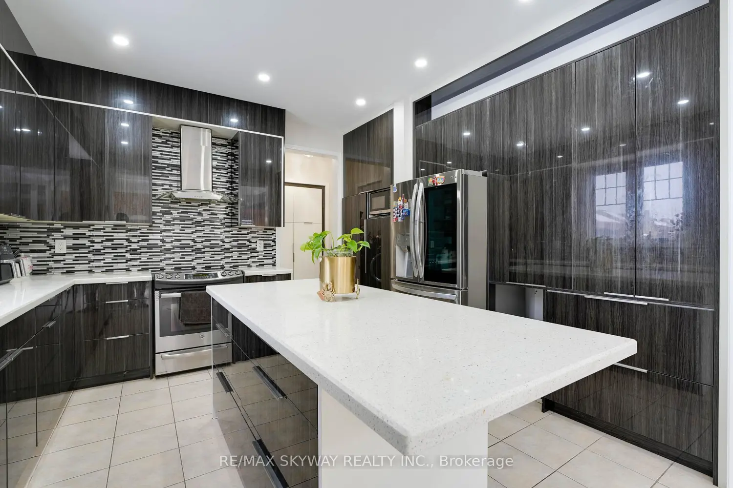 67 Veterans Drive photo 5
