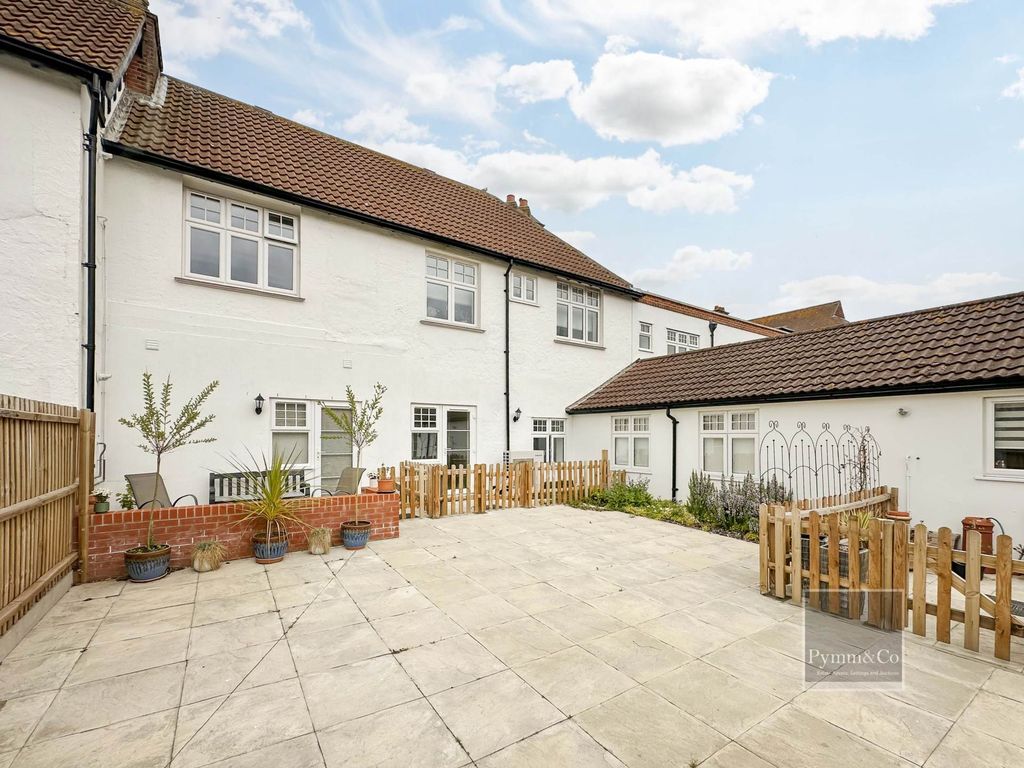3 bed flat for saleSt Nicholas Place, Sheringham NR26