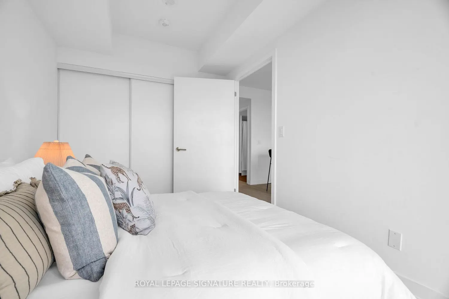 47 Mutual Street 3106 photo 3