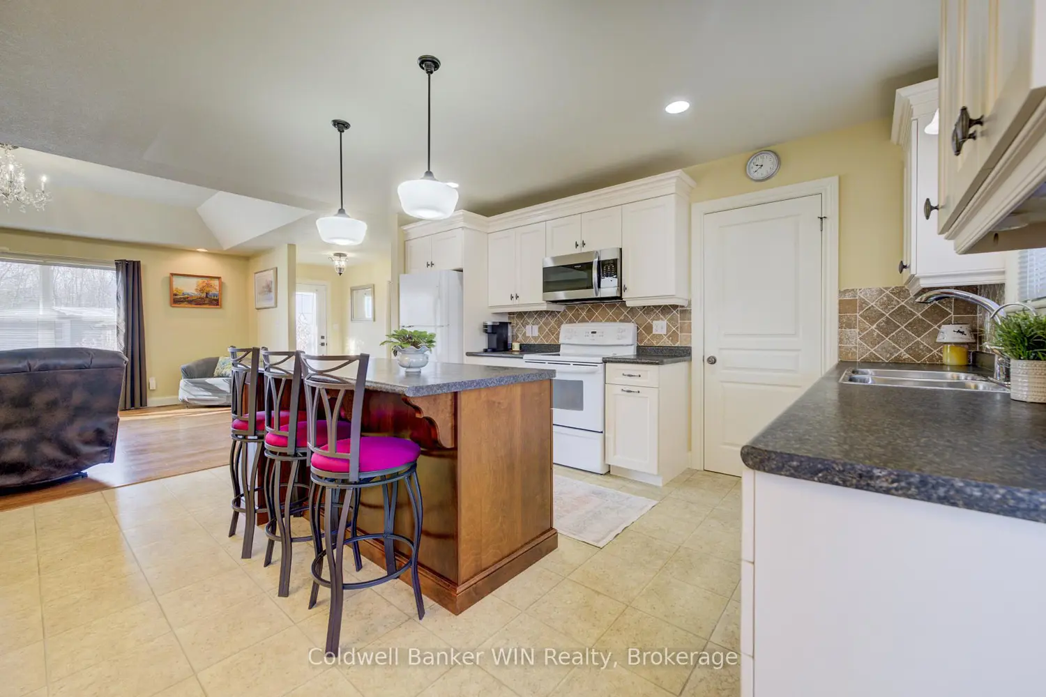 34 Regency Drive photo 4