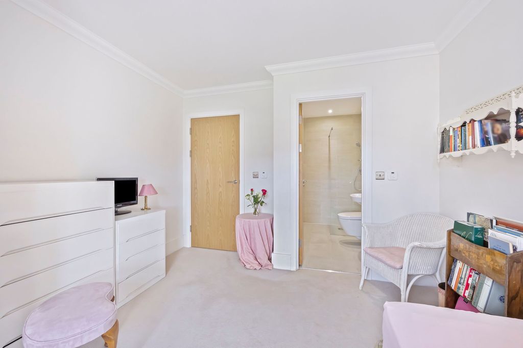 Additional image 9 of 2 bed flat for saleDurrants Drive, Faygate RH12