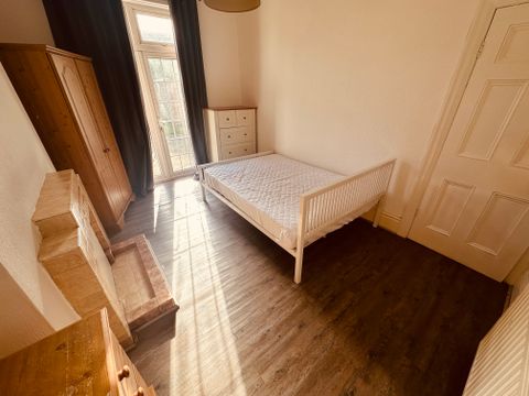 Maidstone Road, London N11, Room to rent