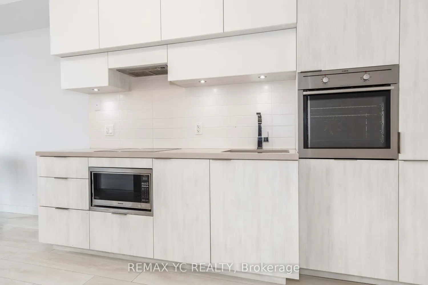 Additional image 4 of 8 Eglinton Avenue 2206