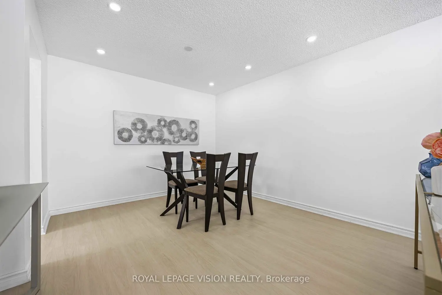 7 Snowhill Crescent photo 4