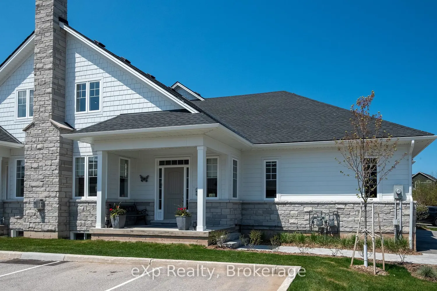 300 Sandpiper Lane photo 2