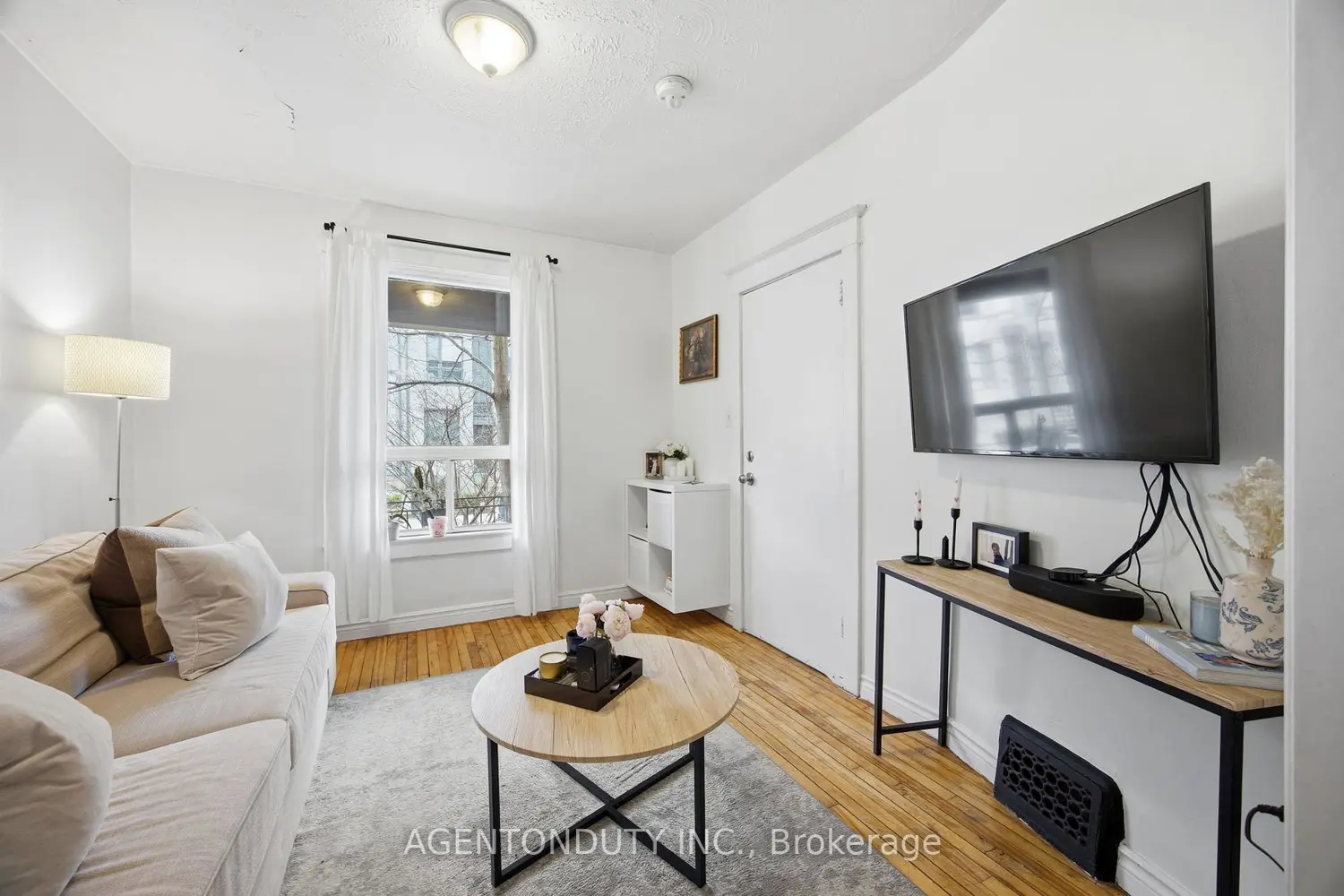 51 Perth Avenue photo 3