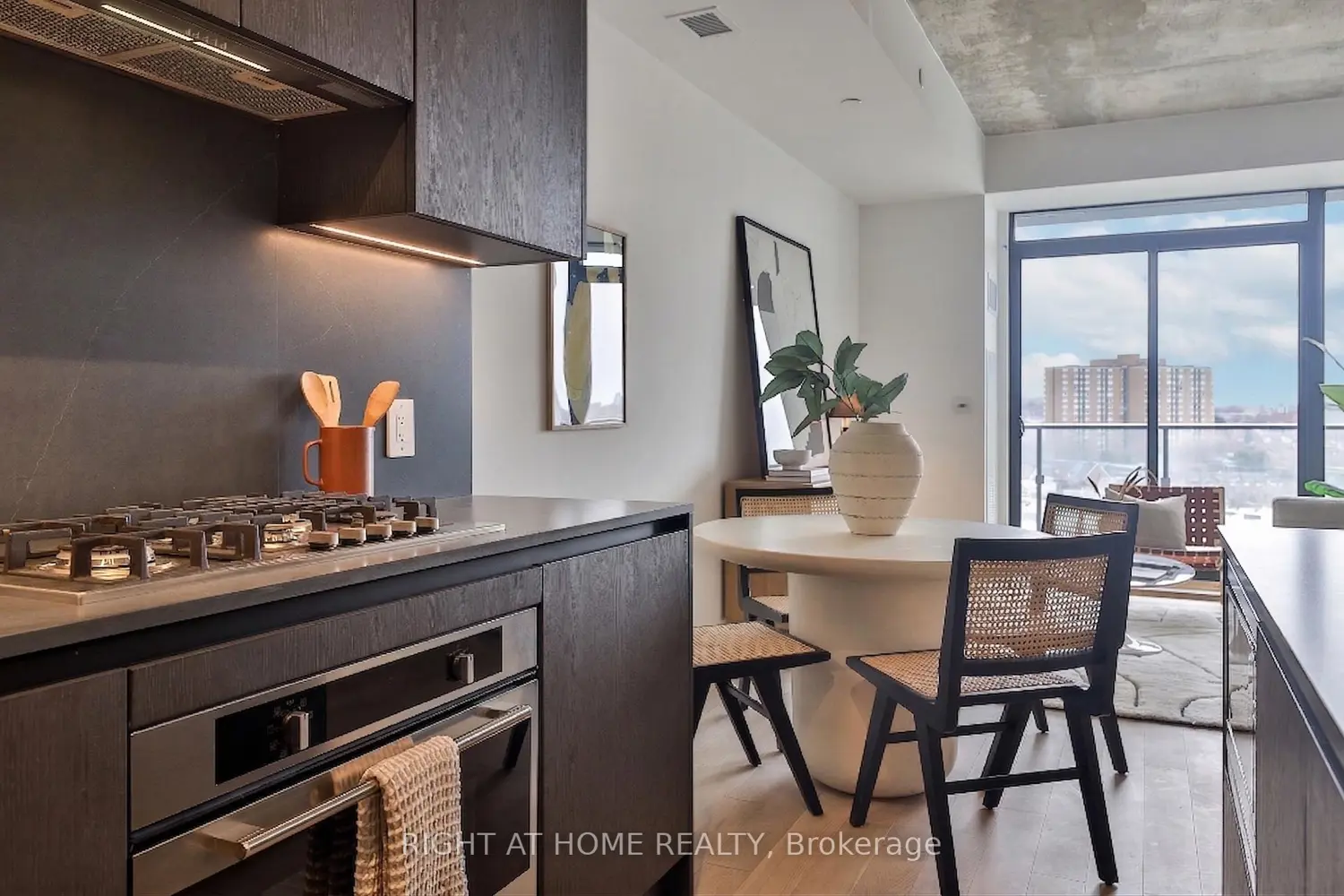 2720 Dundas Street Ph 6 photo 3