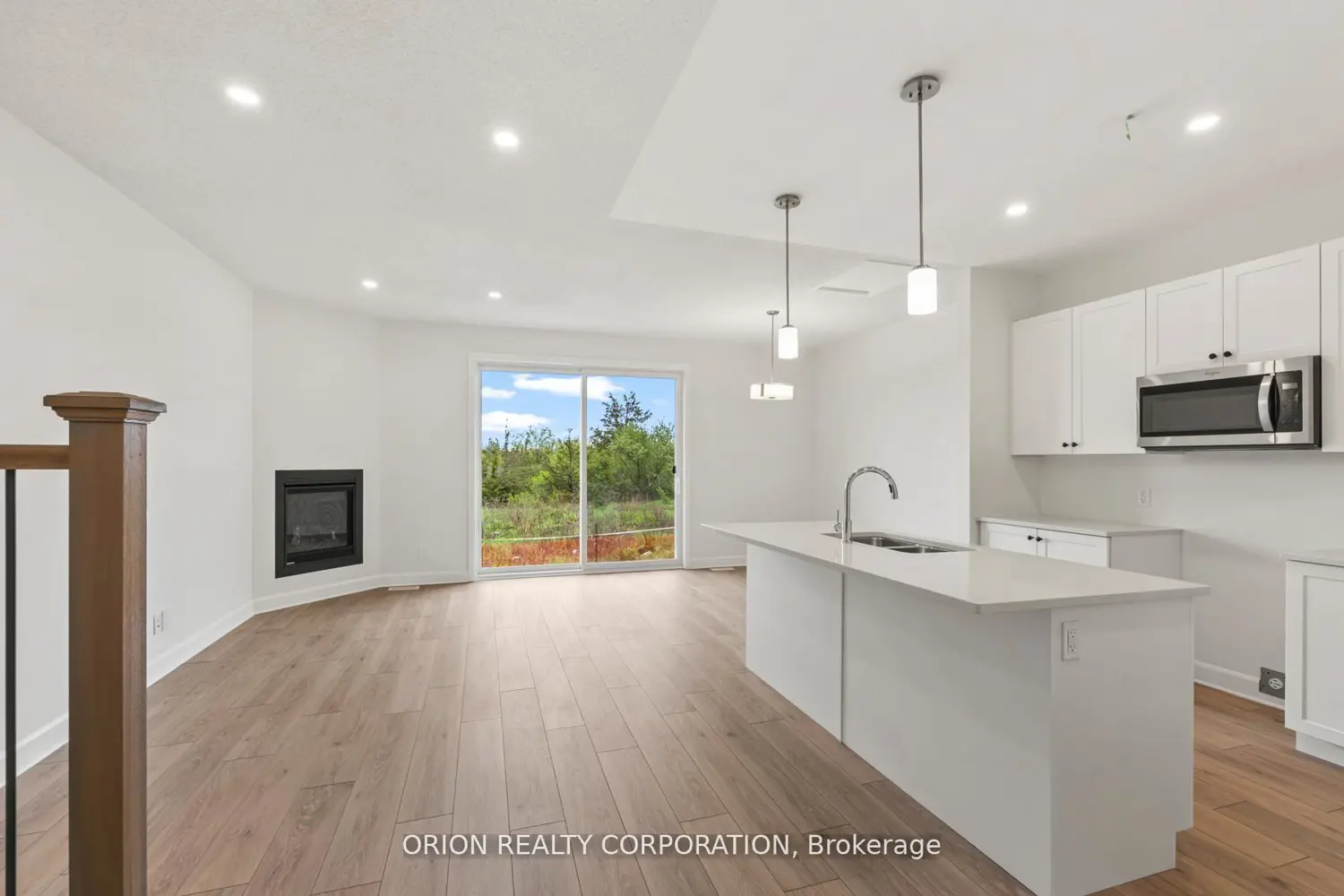 418 Buckthorn Drive photo 3
