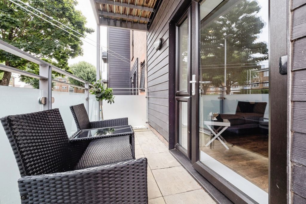 Additional image 6 of 2 bed flat for saleDunningford Close, Hornchurch RM12