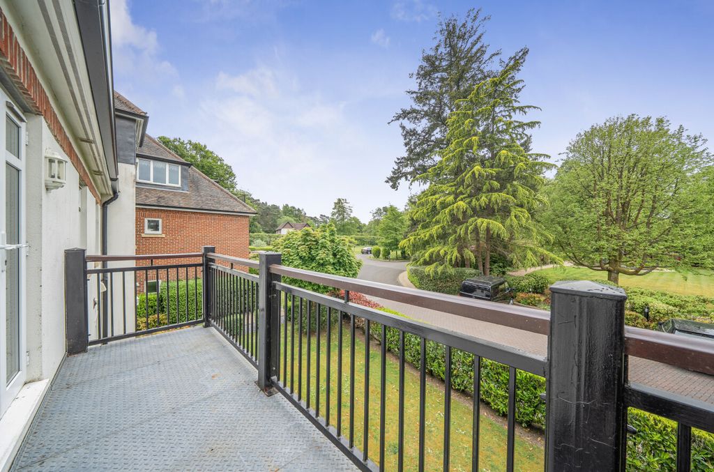Additional image 5 of 2 bed flat for saleBeacon Crescent, Hindhead, Surrey GU26