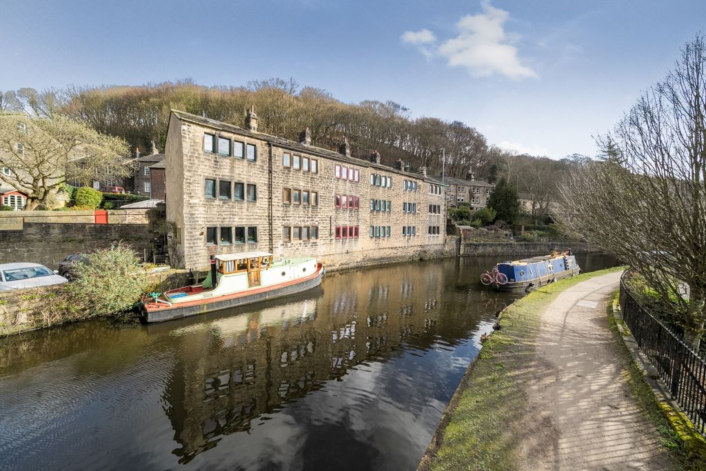 2 bed terraced house for saleNew Road, Hebden Bridge, West Yorkshire HX7